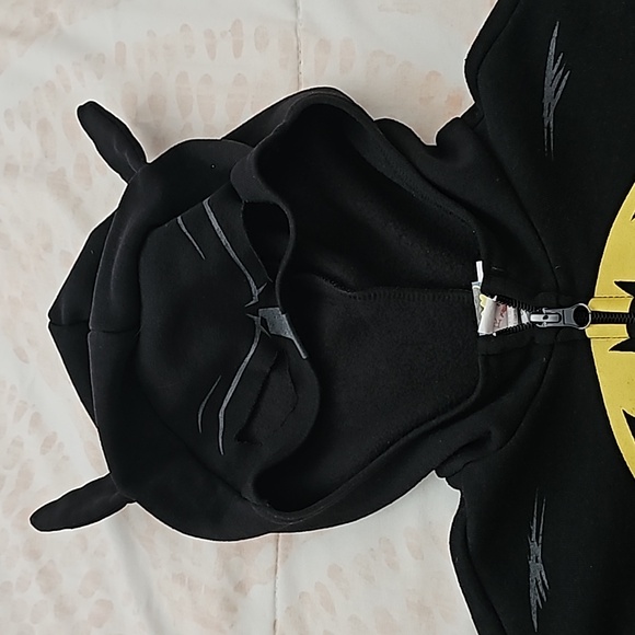 Batman Hooded Jacket and Batman Cap - Picture 2 of 12